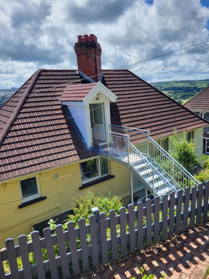 Seasidesteps Apartment Fishguard Exterior photo